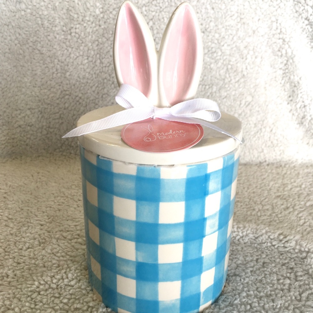 Potter’s Studio bunny canister with lid